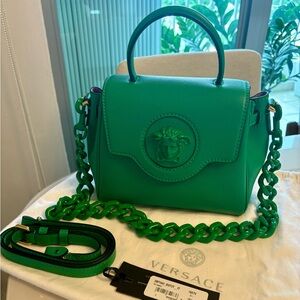 Versace - La Medusa Small handbag in green.